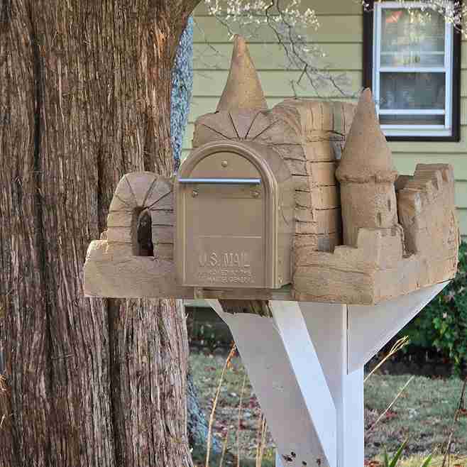 21 Mailbox Ideas to Elevate Your Curb Appeal and Showcase Your Style 20 21 Mailbox Ideas to Elevate Your Curb Appeal and Showcase Your Style 19