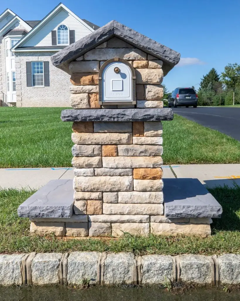 21 Mailbox Ideas to Elevate Your Curb Appeal and Showcase Your Style 19 21 Mailbox Ideas to Elevate Your Curb Appeal and Showcase Your Style 18
