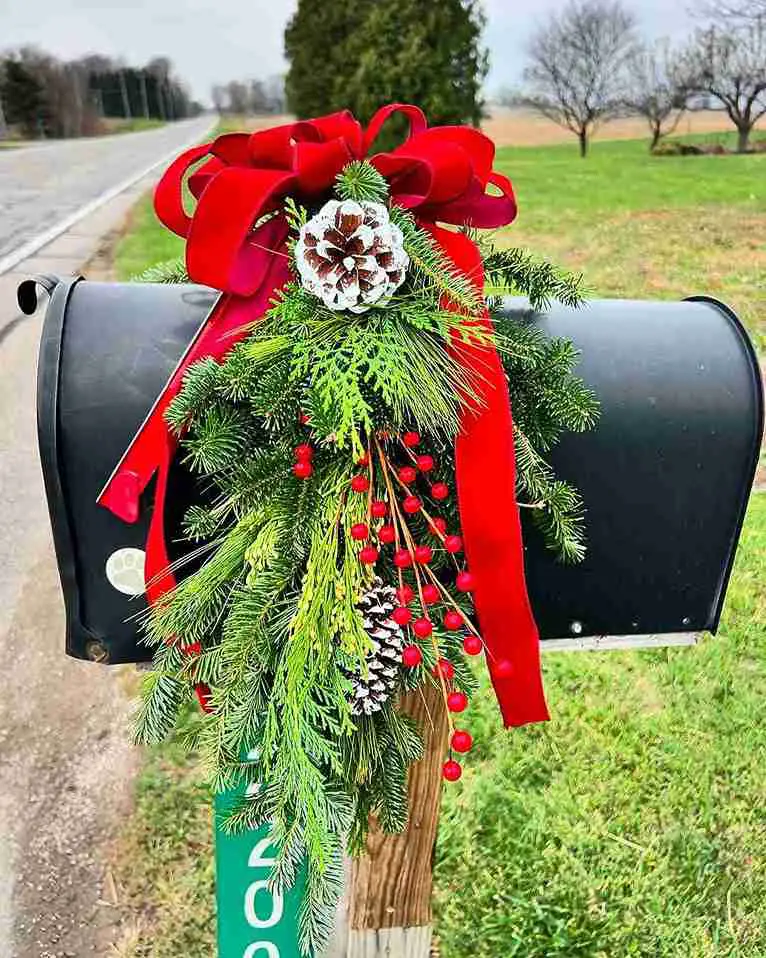 19 Best Perennial Mailbox Flowers Ideas to Brighten Your Home and Curb Appeal 9